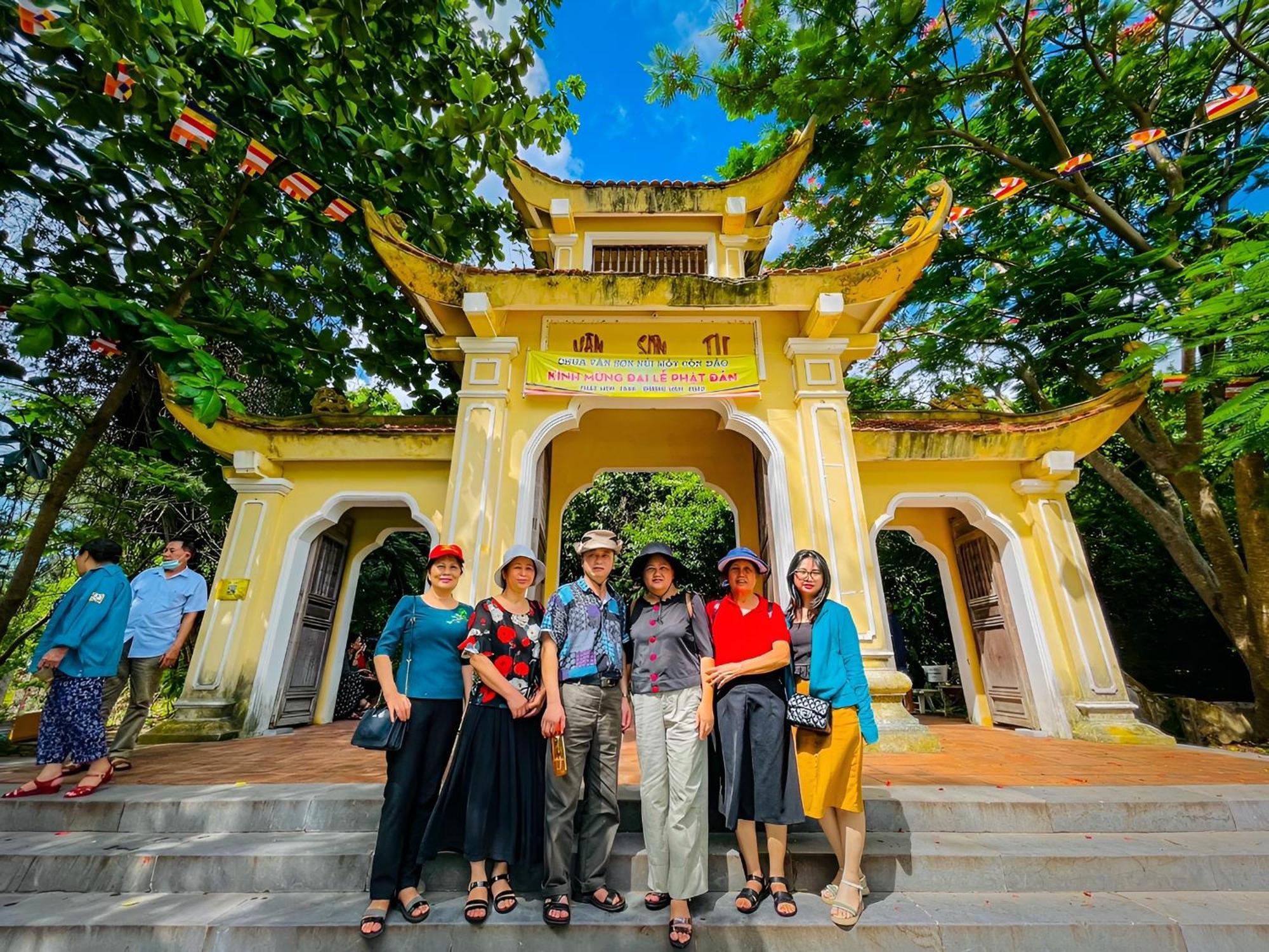 Duy Canh Homestay Chi Khu Co Ong Exterior foto